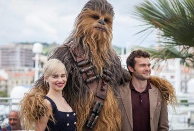 Emilia clarke posing with chewbacca